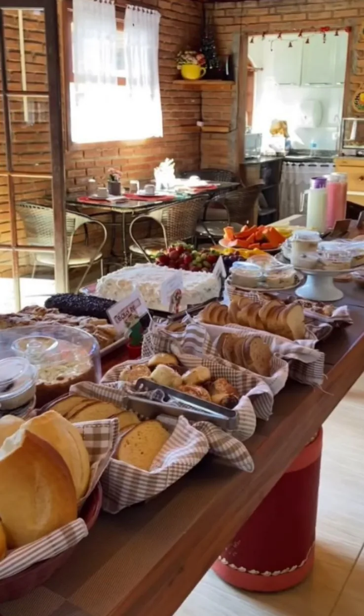 Café da manhã servido na pousada